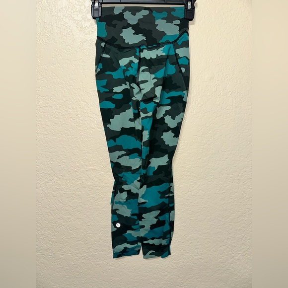LULULEMON BASE PACE HIGH-RISE CROP 23" IN HERITAGE 365 CAMO TIDEWATER TEAL MULTI - Picture 4 of 4